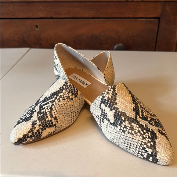 Steve Madden Snake Print Flats - Picture 1 of 7